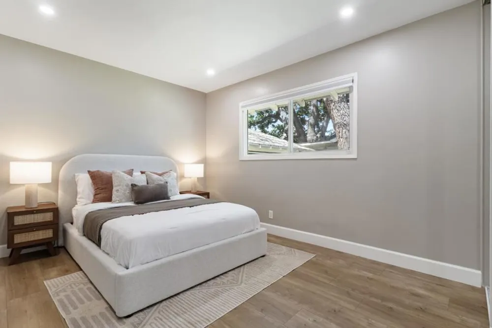 24022 Vanowen Street West Hills, CA 91307