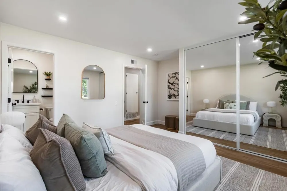 24022 Vanowen Street West Hills, CA 91307
