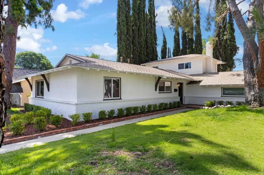 24022 Vanowen Street West Hills, CA 91307