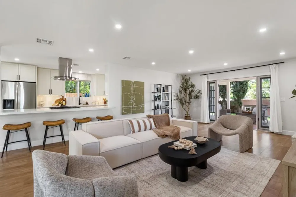 24022 Vanowen Street West Hills, CA 91307
