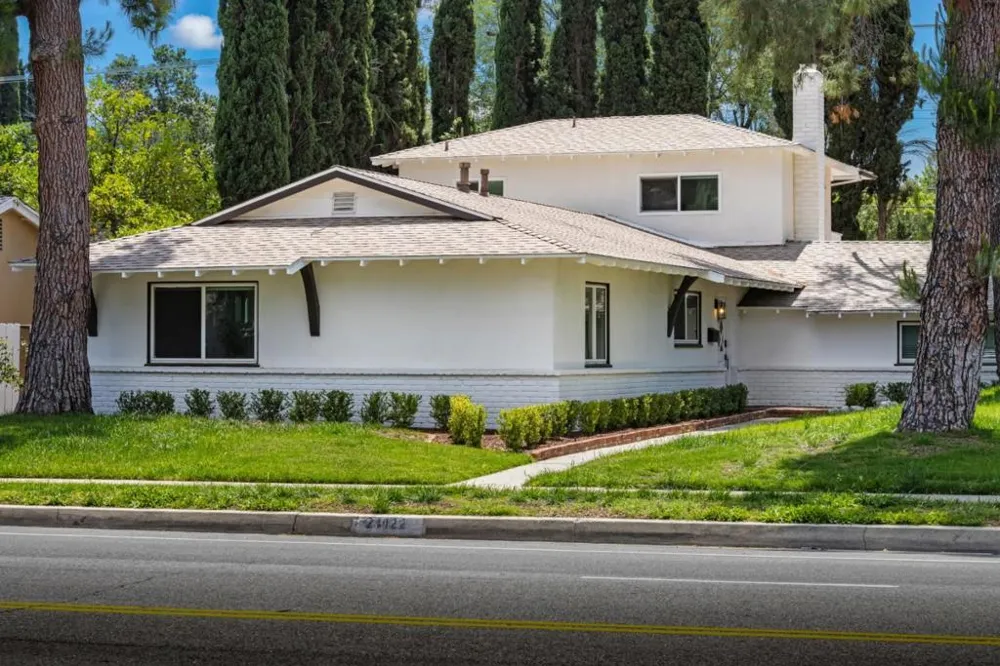24022 Vanowen Street West Hills, CA 91307