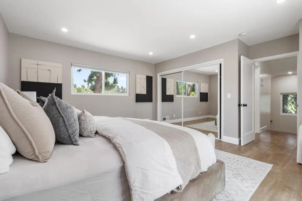 24022 Vanowen Street West Hills, CA 91307