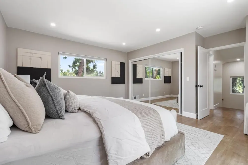 24022 Vanowen Street West Hills, CA 91307