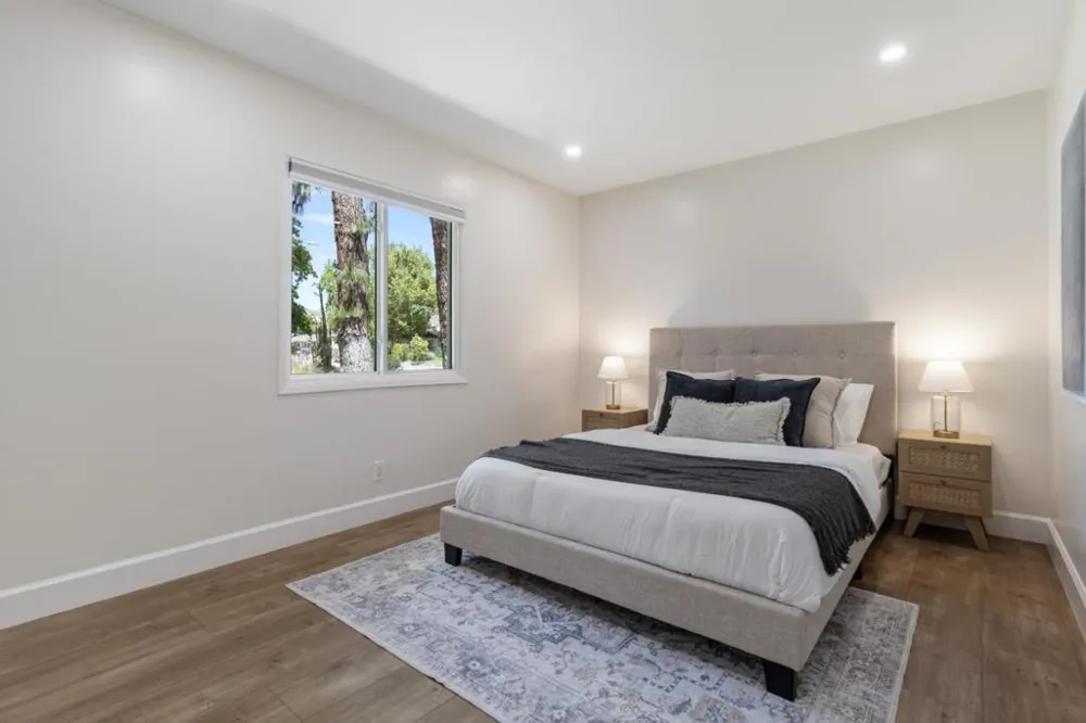 24022 Vanowen Street West Hills, CA 91307