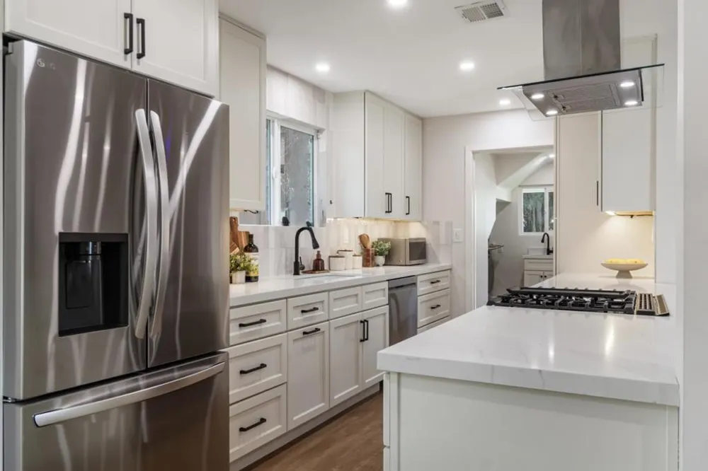 24022 Vanowen Street West Hills, CA 91307