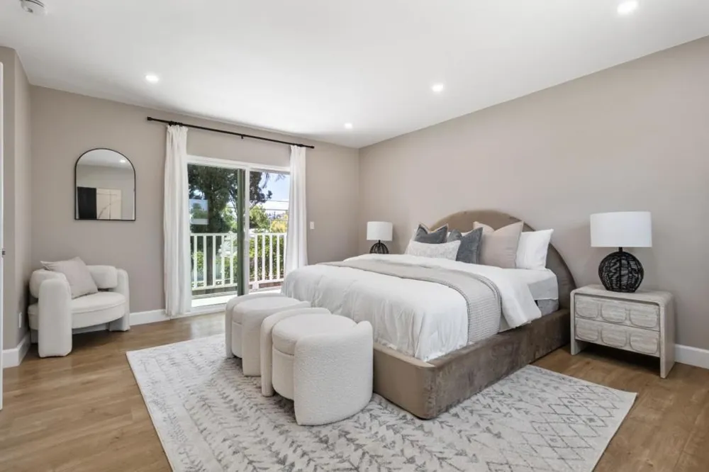 24022 Vanowen Street West Hills, CA 91307