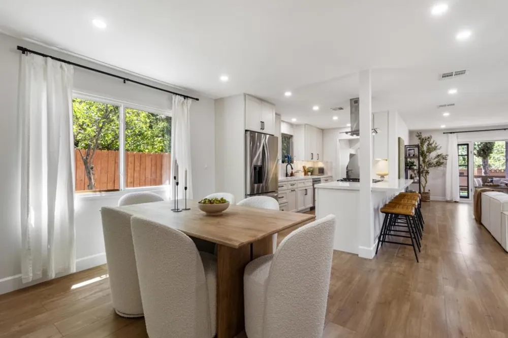 24022 Vanowen Street West Hills, CA 91307