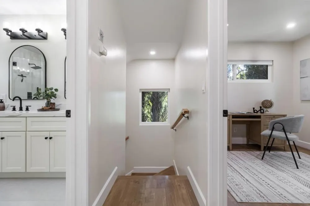 24022 Vanowen Street West Hills, CA 91307