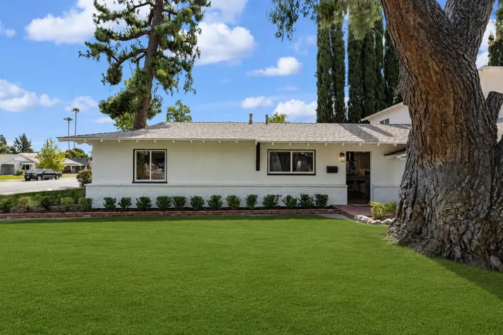 24022 Vanowen Street West Hills, CA 91307