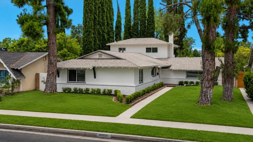 24022 Vanowen Street West Hills, CA 91307