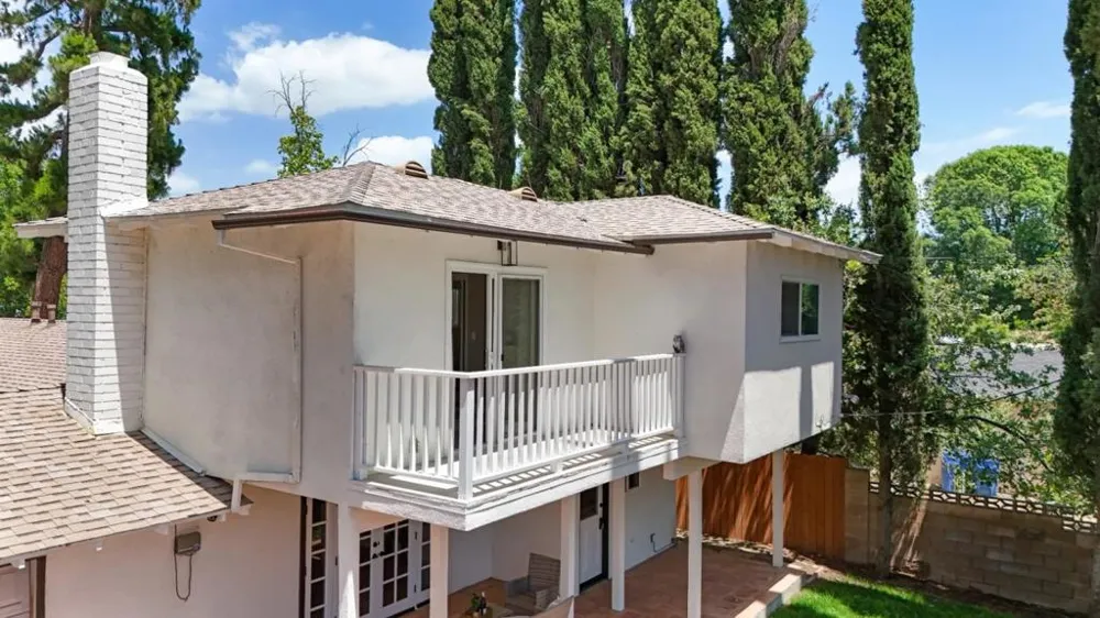 24022 Vanowen Street West Hills, CA 91307