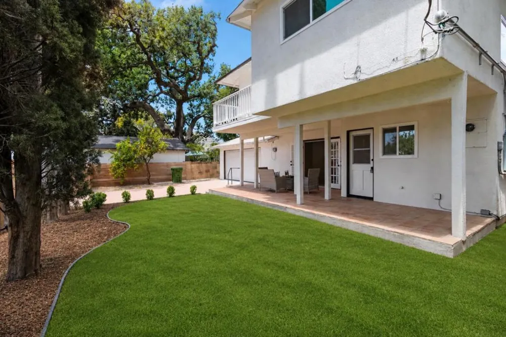 24022 Vanowen Street West Hills, CA 91307