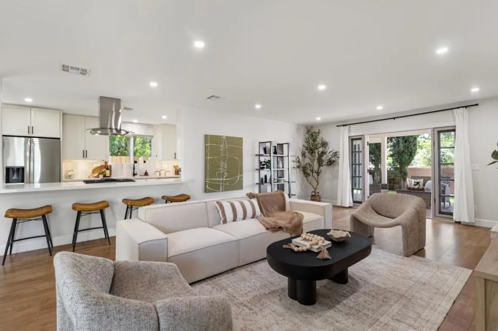 24022 Vanowen Street West Hills, CA 91307