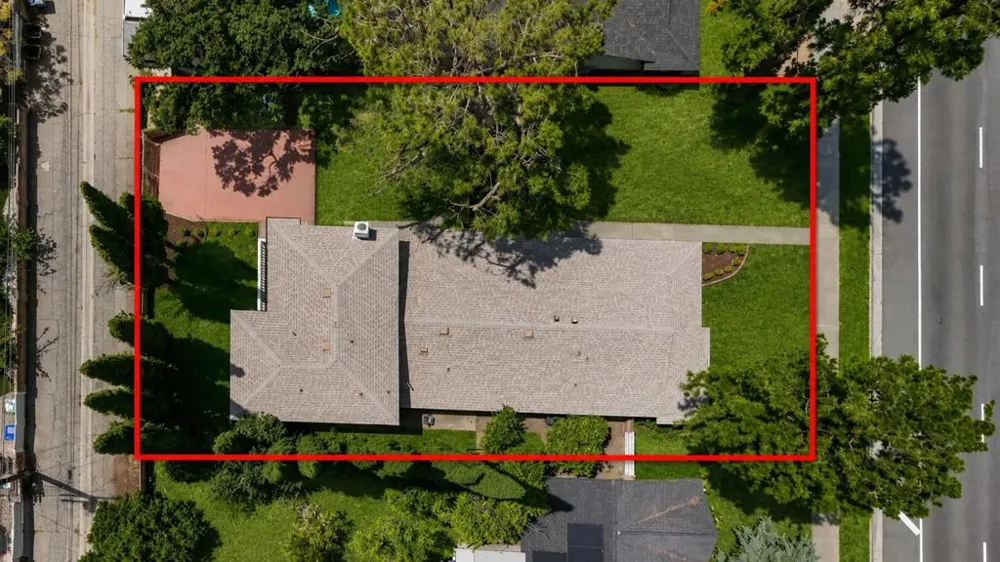 24022 Vanowen Street West Hills, CA 91307