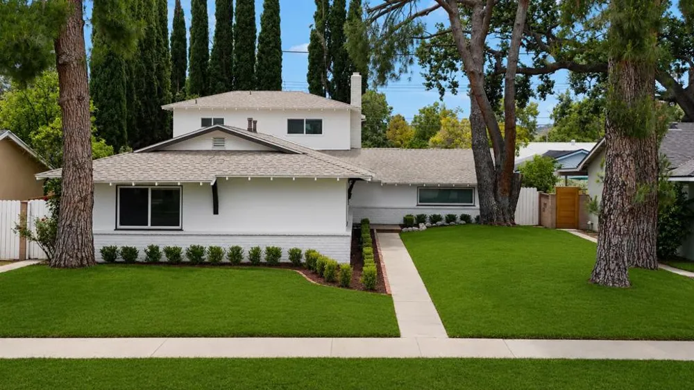 24022 Vanowen Street West Hills, CA 91307