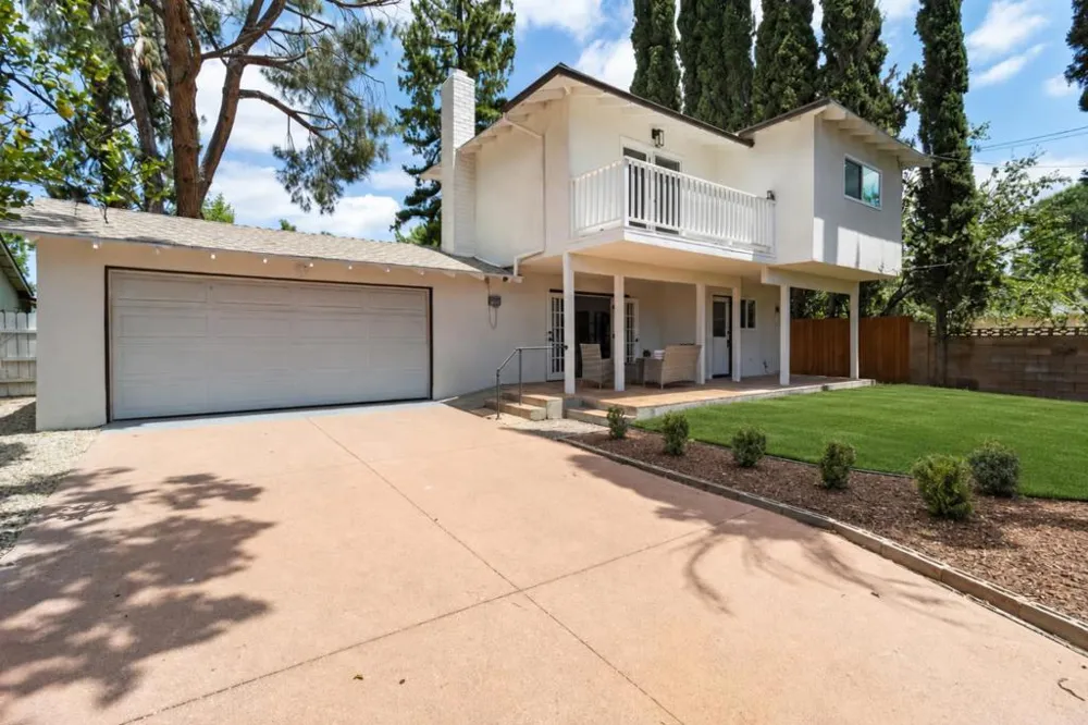 24022 Vanowen Street West Hills, CA 91307