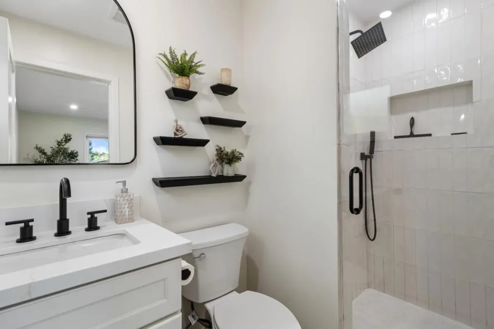 24022 Vanowen Street West Hills, CA 91307