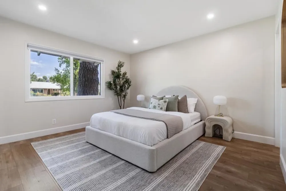 24022 Vanowen Street West Hills, CA 91307