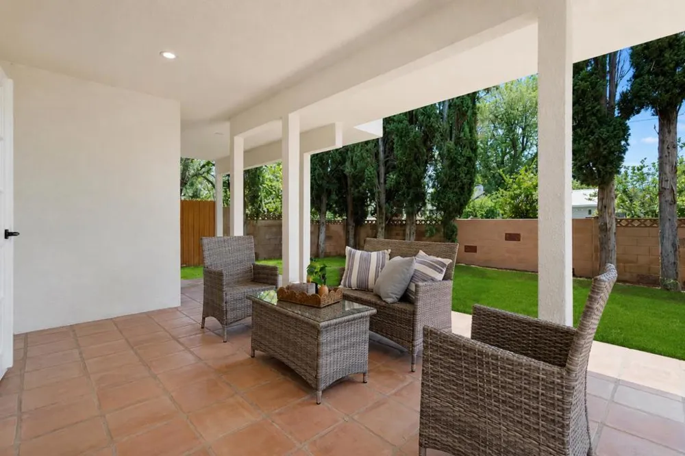 24022 Vanowen Street West Hills, CA 91307
