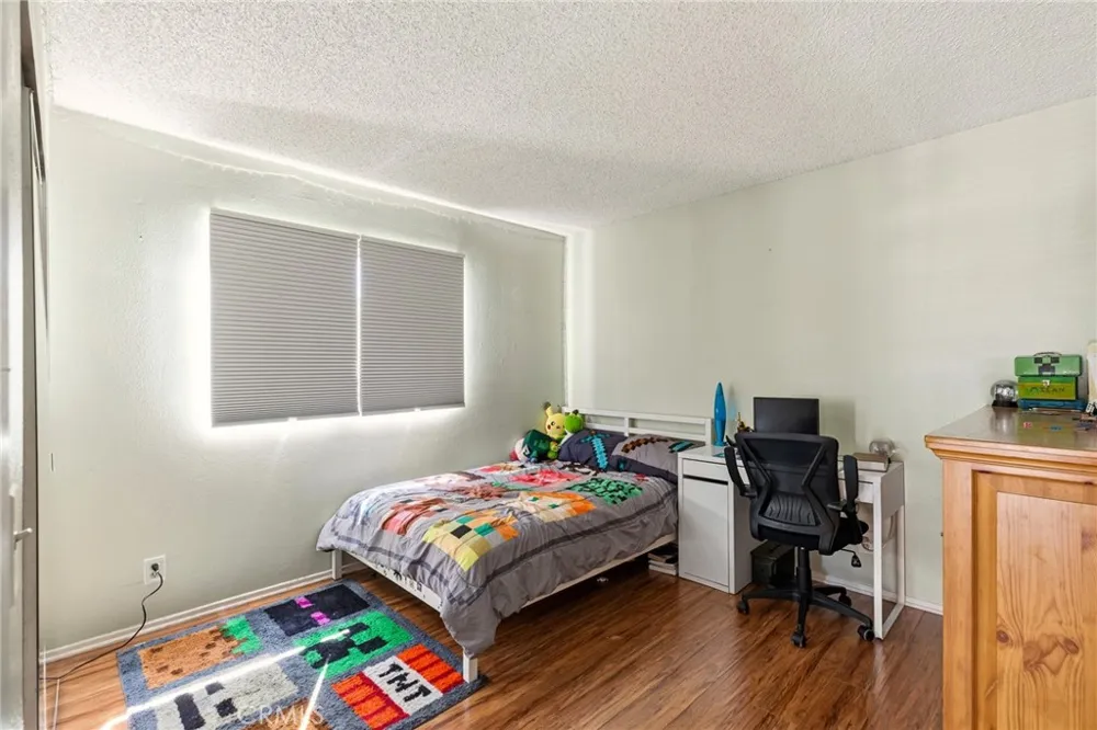 11545 Honeyglen Pacoima, CA 91331