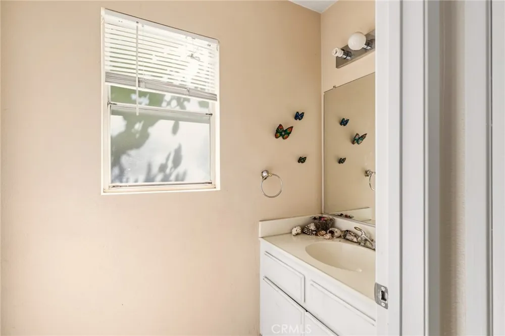 11545 Honeyglen Pacoima, CA 91331