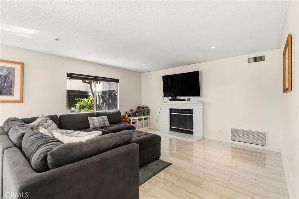 11545 Honeyglen Pacoima, CA 91331