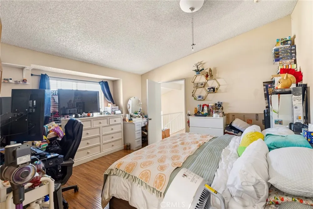 11545 Honeyglen Pacoima, CA 91331