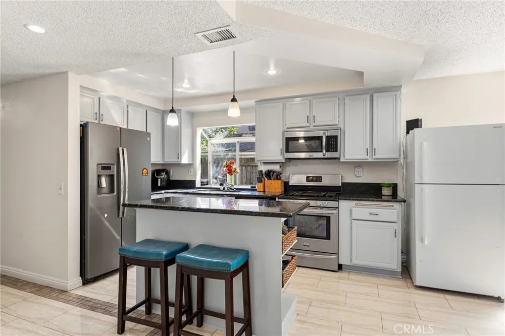 11545 Honeyglen Pacoima, CA 91331