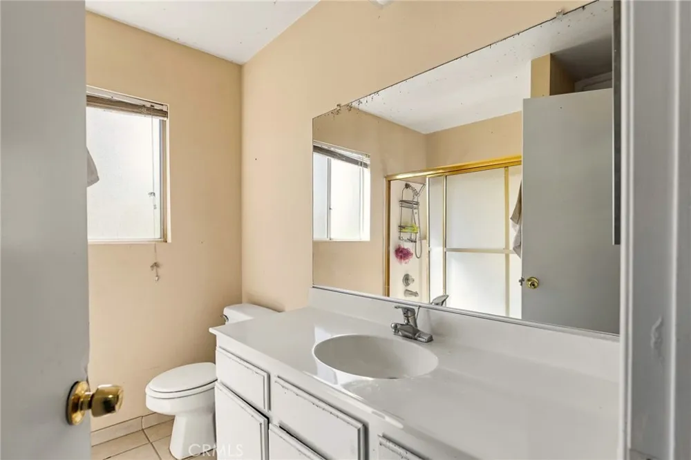 11545 Honeyglen Pacoima, CA 91331