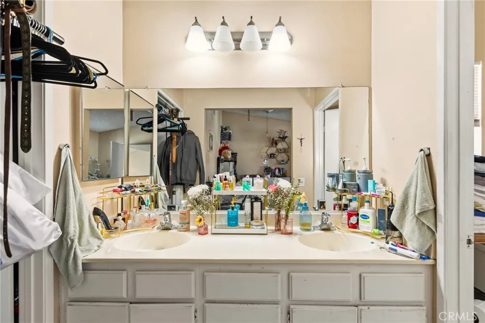 11545 Honeyglen Pacoima, CA 91331