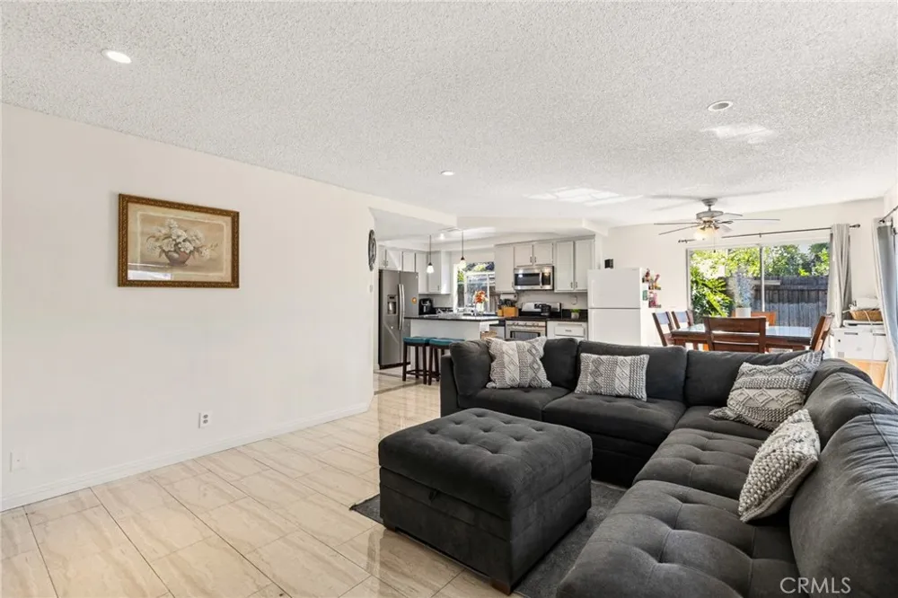 11545 Honeyglen Pacoima, CA 91331
