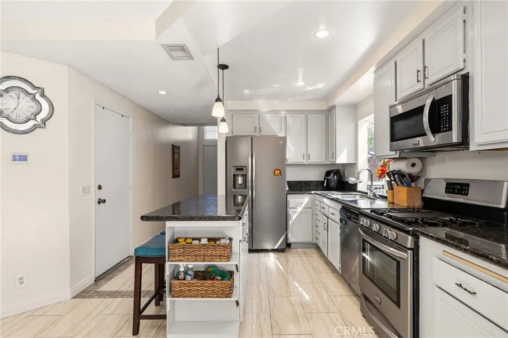 11545 Honeyglen Pacoima, CA 91331