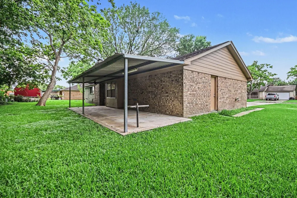 1917 Coupland Drive La Porte, TX 77571
