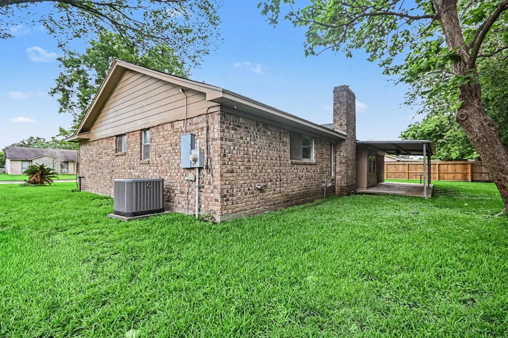 1917 Coupland Drive La Porte, TX 77571