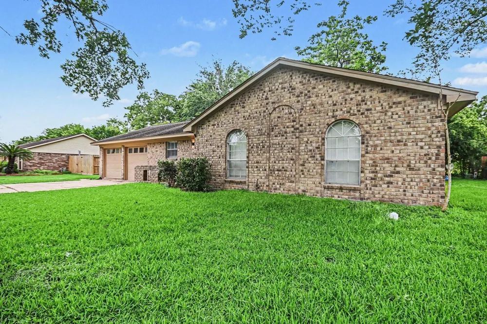 1917 Coupland Drive La Porte, TX 77571