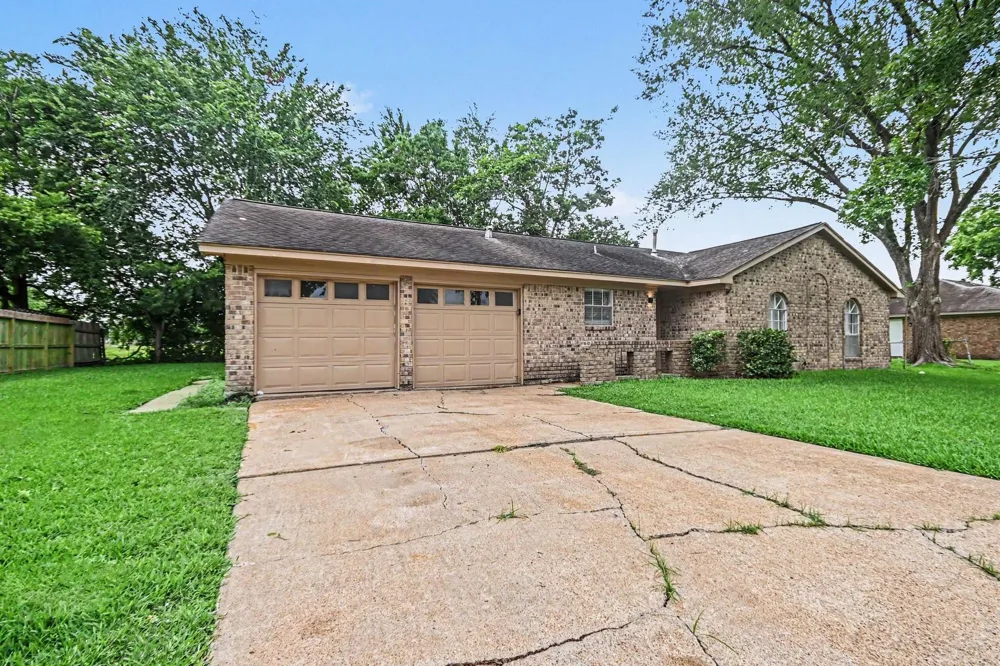 1917 Coupland Drive La Porte, TX 77571