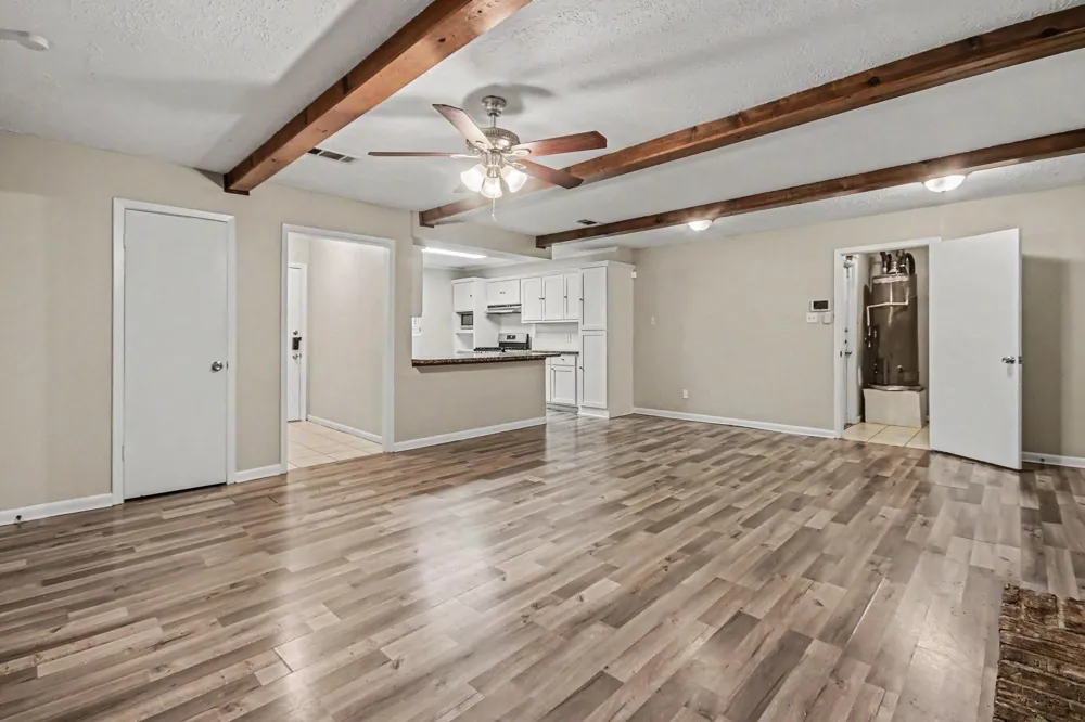 1917 Coupland Drive La Porte, TX 77571