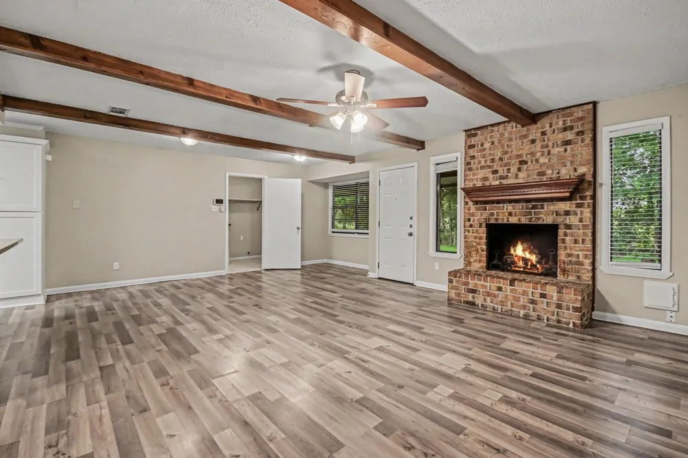 1917 Coupland Drive La Porte, TX 77571