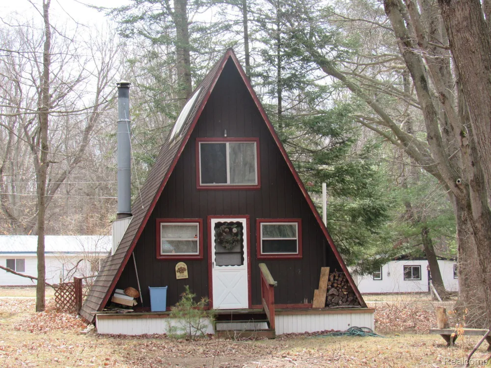 5892 WOODLAND DRIVE Surrey Township, MI 48632