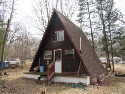 5892 WOODLAND DRIVE