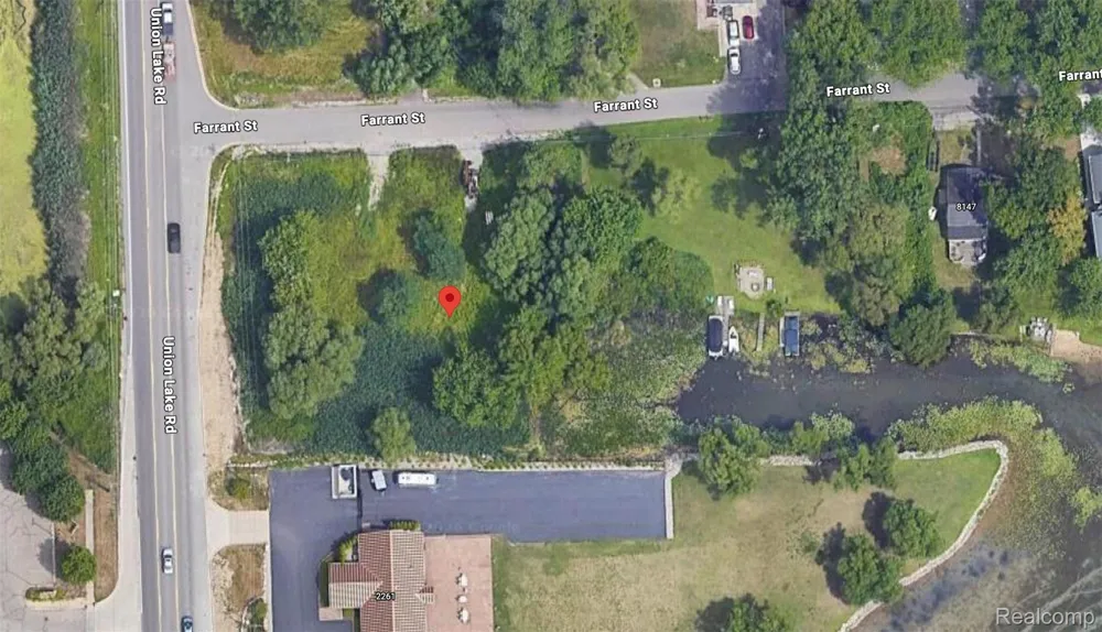 8185 Farrant Street Commerce Charter Township, MI 48382