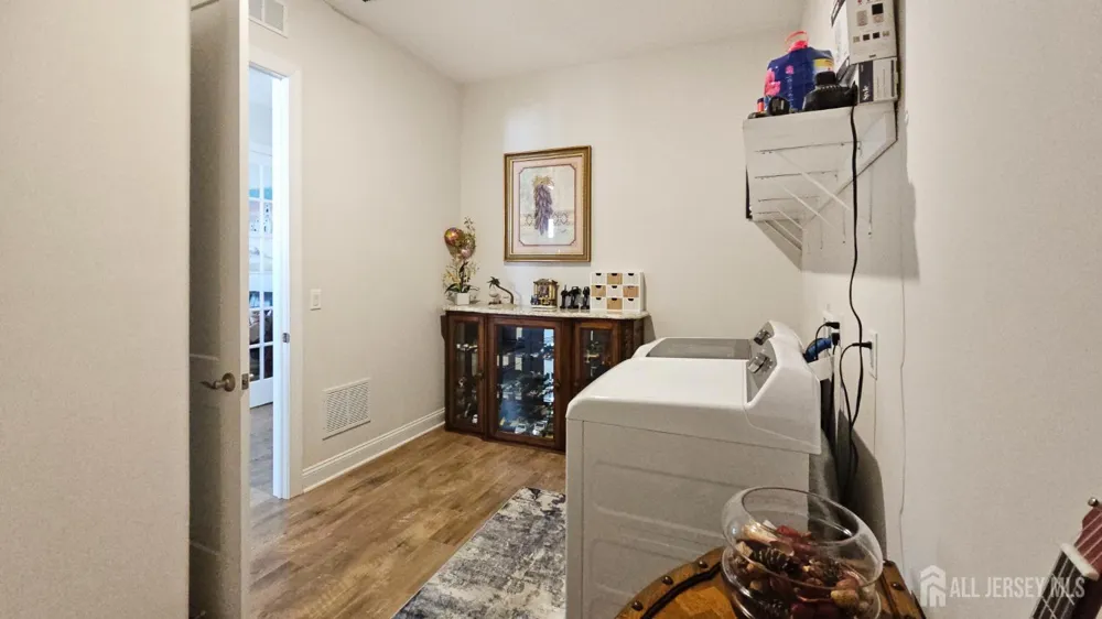4 Pasture Drive Farmingdale, NJ 07727
