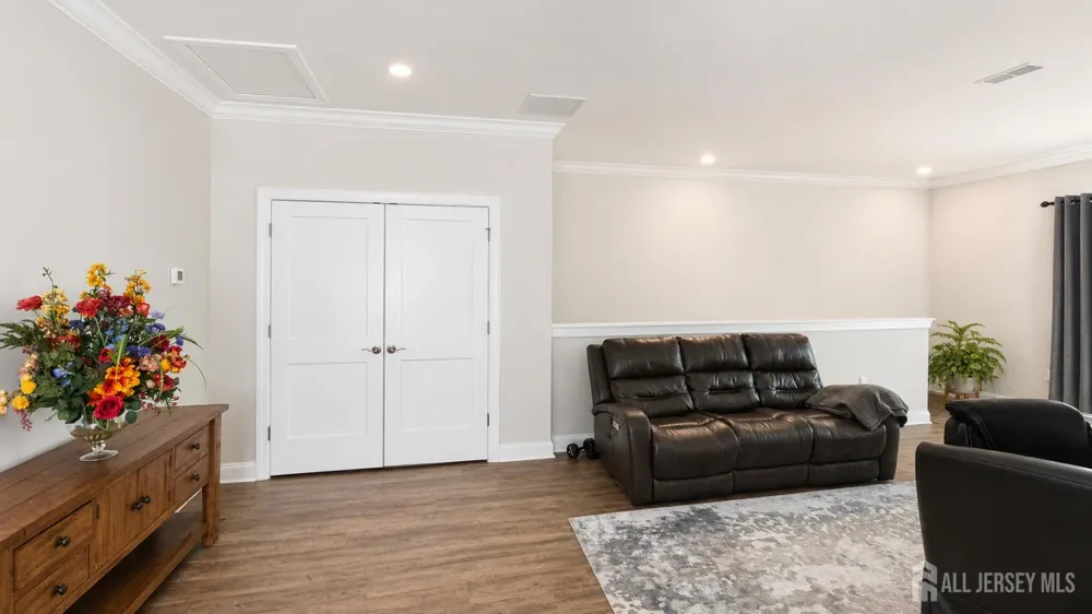 4 Pasture Drive Farmingdale, NJ 07727