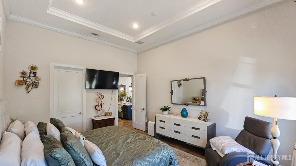 4 Pasture Drive Farmingdale, NJ 07727