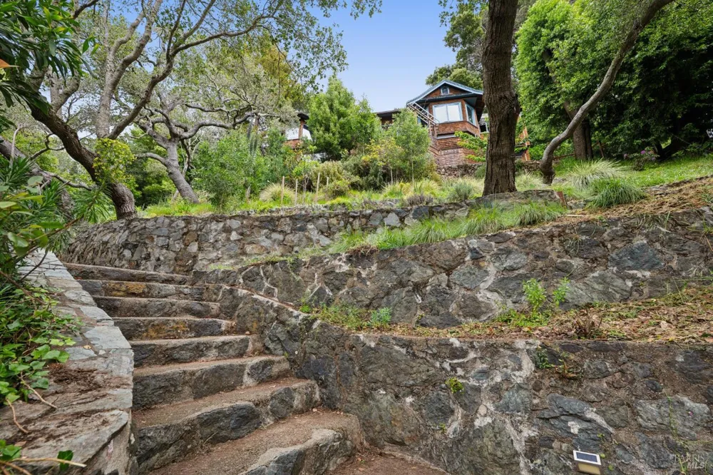 17 Coronet Avenue Mill Valley, CA 94941