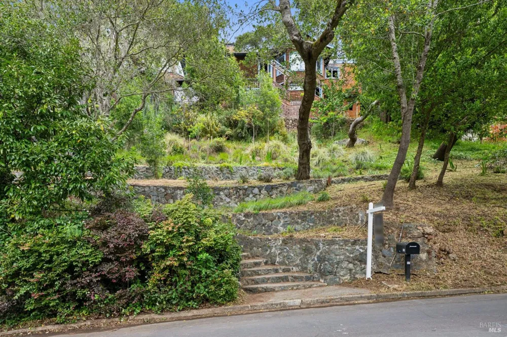17 Coronet Avenue Mill Valley, CA 94941