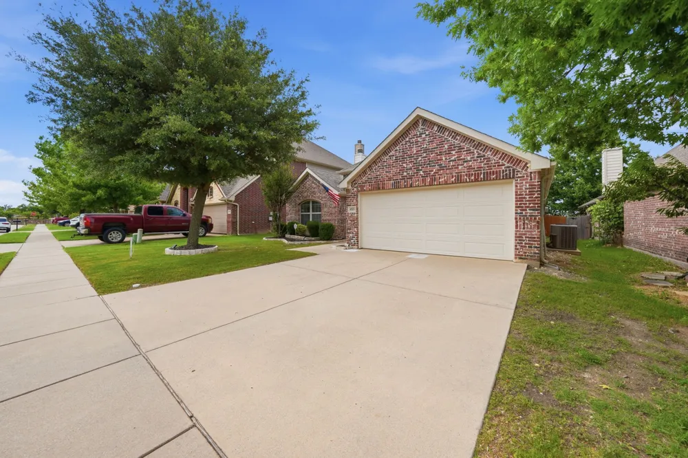 4521 Lakeside Hollow Street Fort Worth, TX 76262