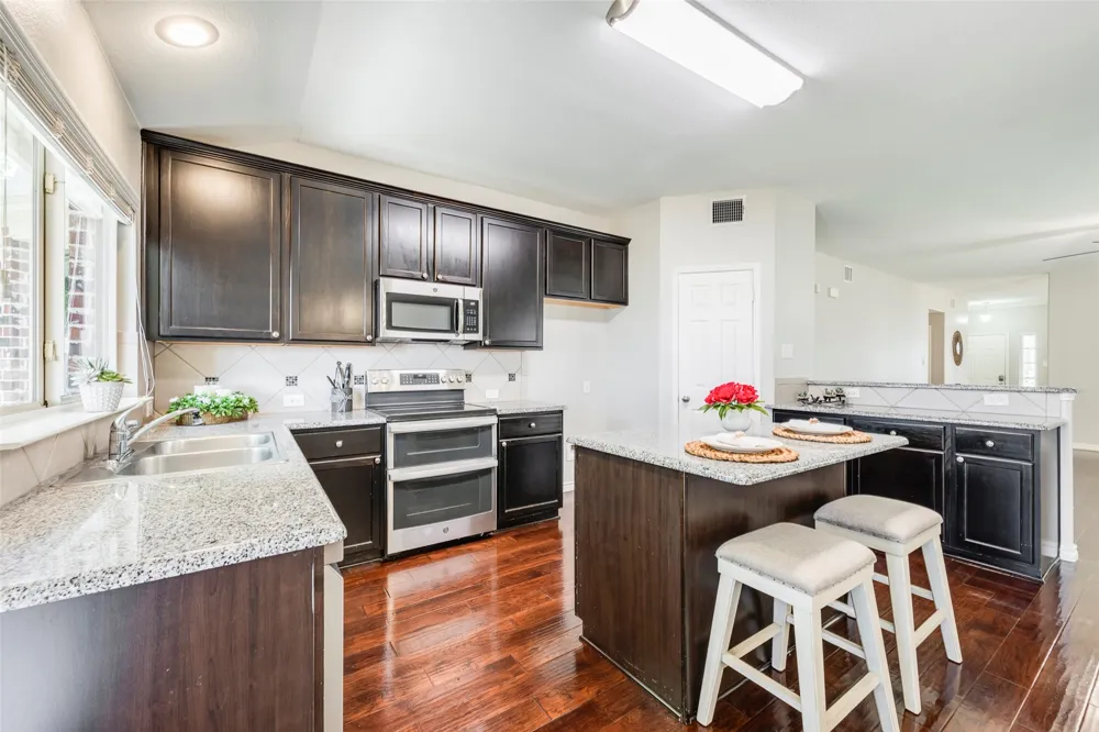 4521 Lakeside Hollow Street Fort Worth, TX 76262