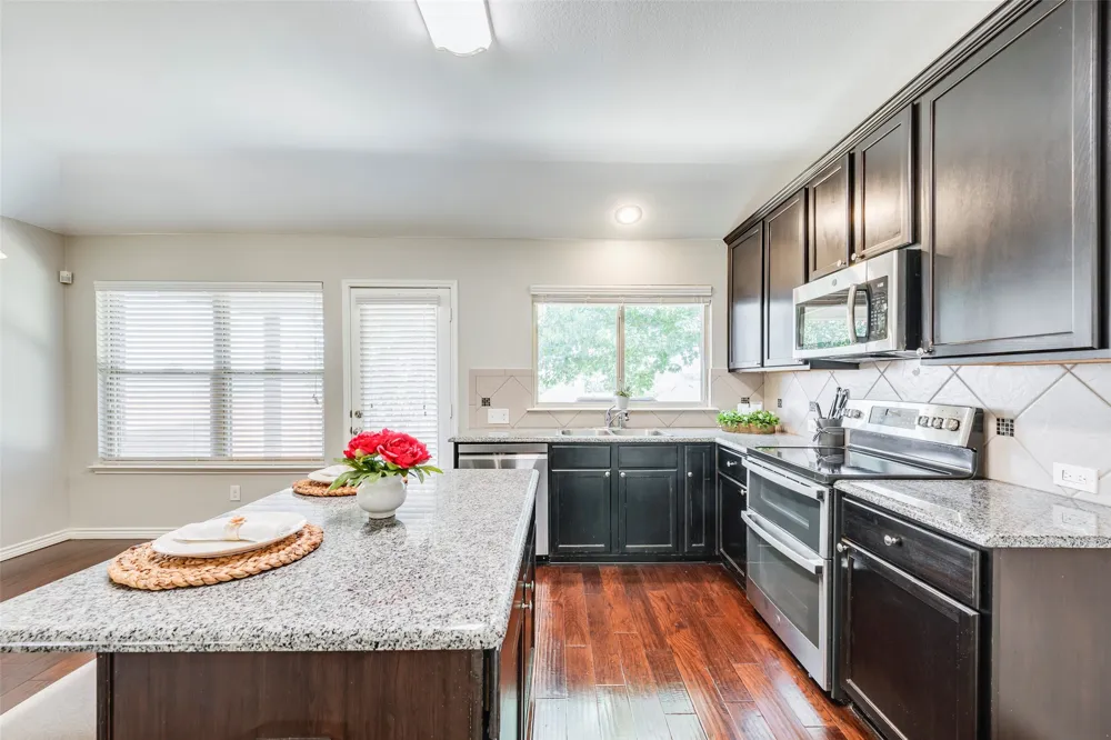 4521 Lakeside Hollow Street Fort Worth, TX 76262