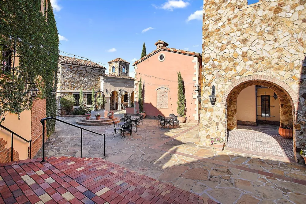 16049 VOLTERRA POINT Montverde, FL 34756